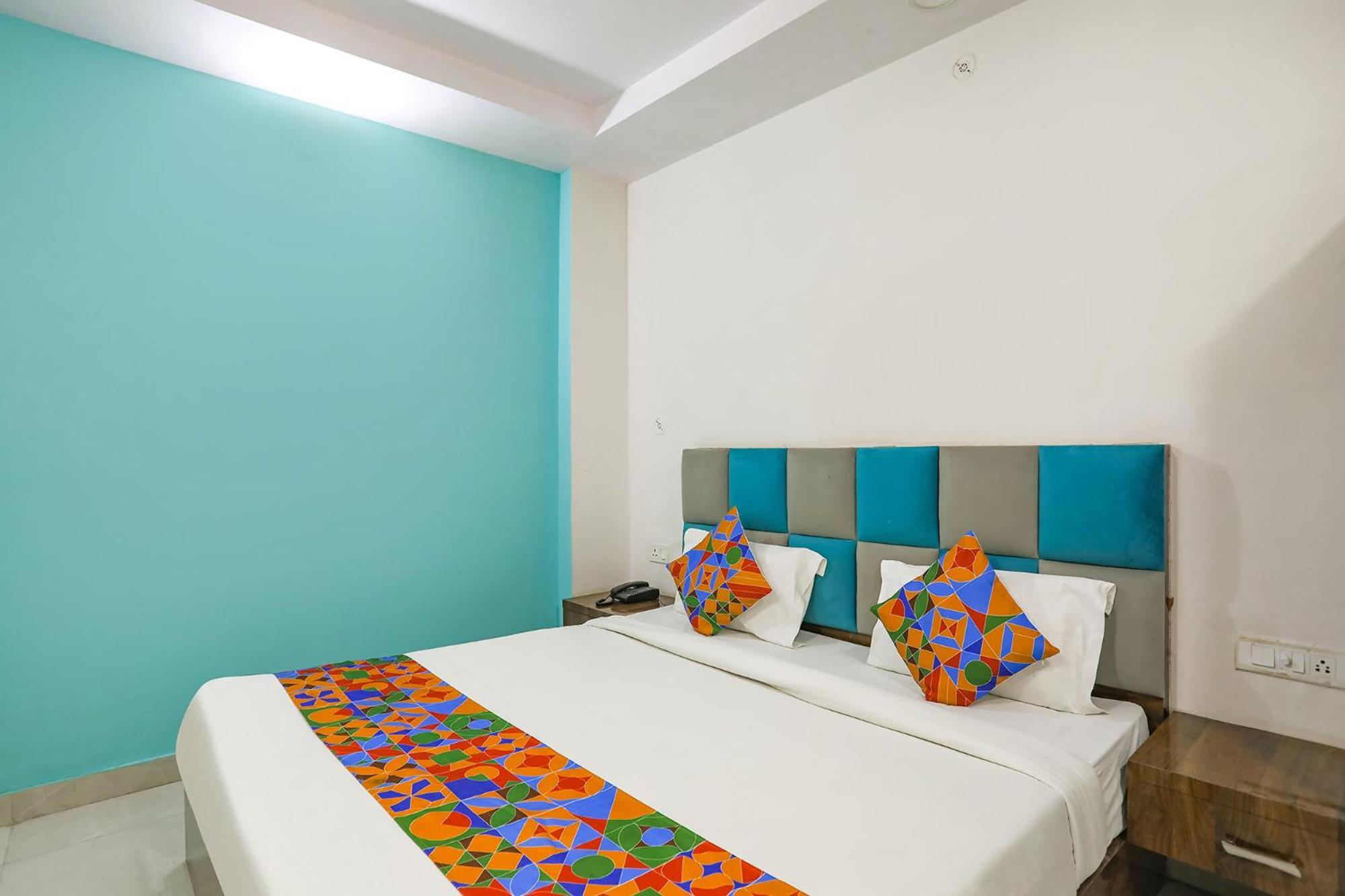 Fabhotel Sm Palace Chinhat Eksteriør bilde